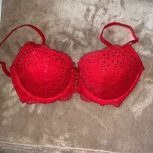 Victoria’s Secret 32C push-up red bra